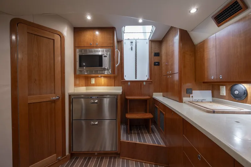 Slide: The Image of Albemarle 410 Express Fisherman 2019 - 18