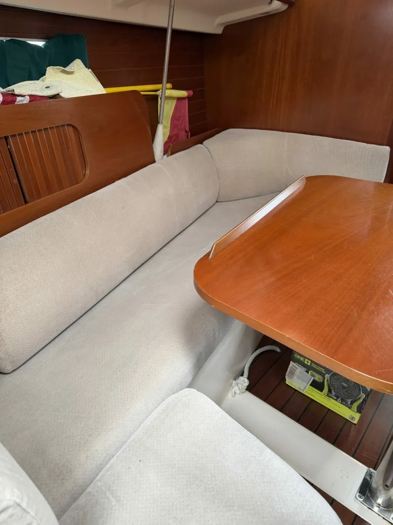 Slide: The Image of Beneteau OCEANIS 321 1995 - 10