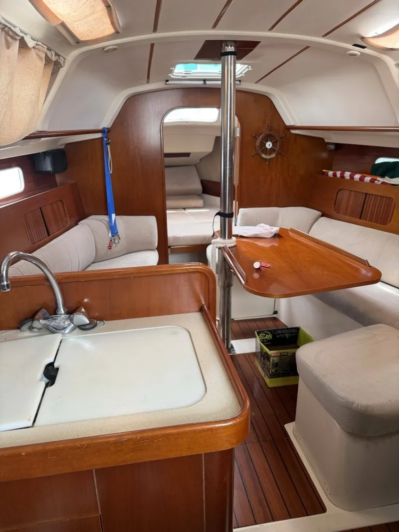 Slide: The Image of Beneteau OCEANIS 321 1995 - 12