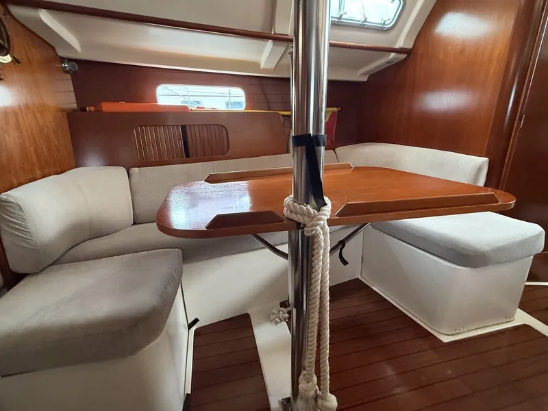 Slide: The Image of Beneteau OCEANIS 321 1995 - 21