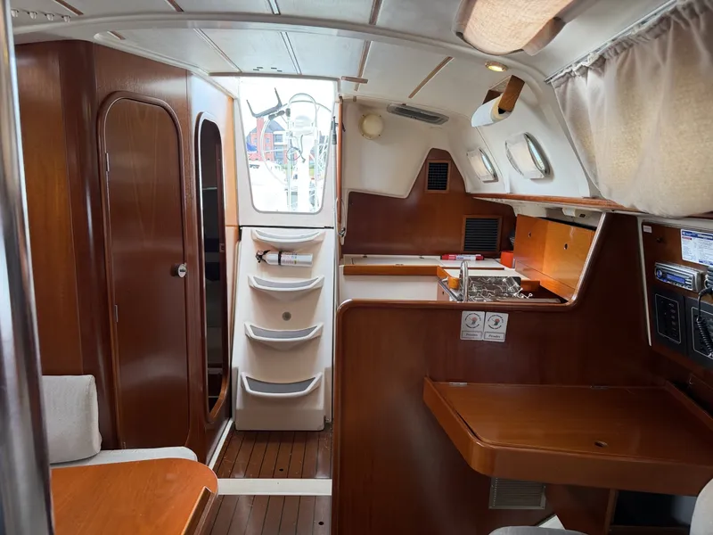 Slide: The Image of Beneteau OCEANIS 321 1995 - 29