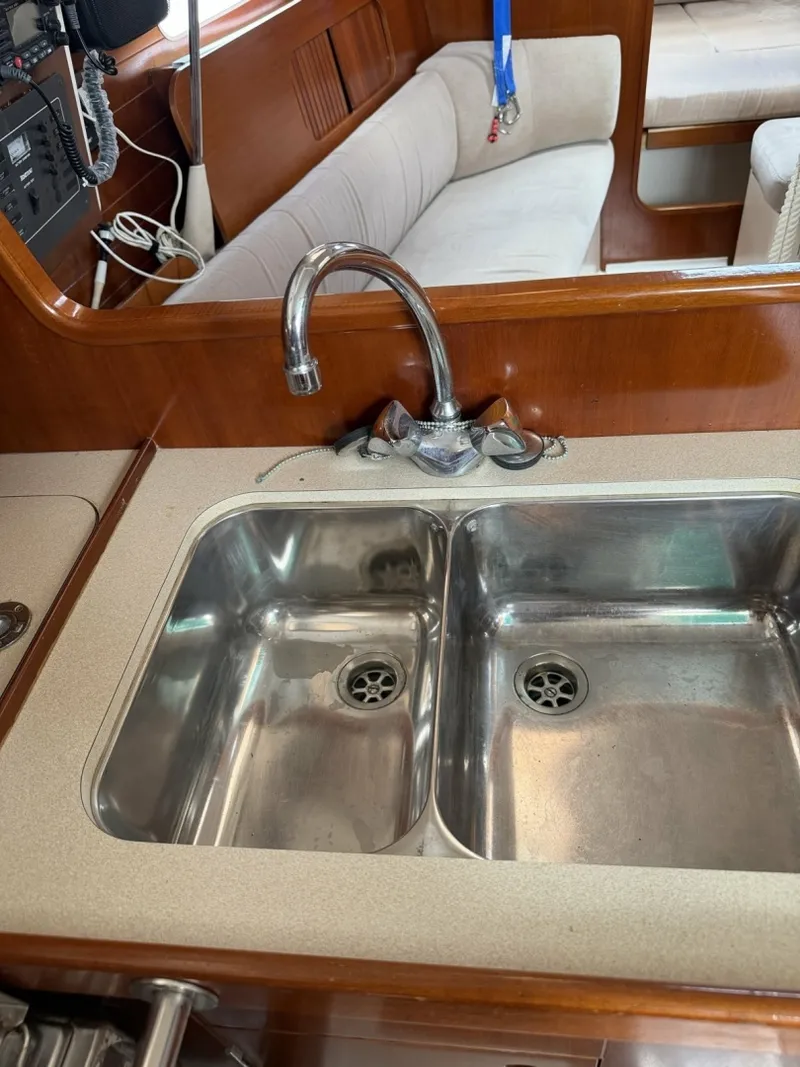 Slide: The Image of Beneteau OCEANIS 321 1995 - 6