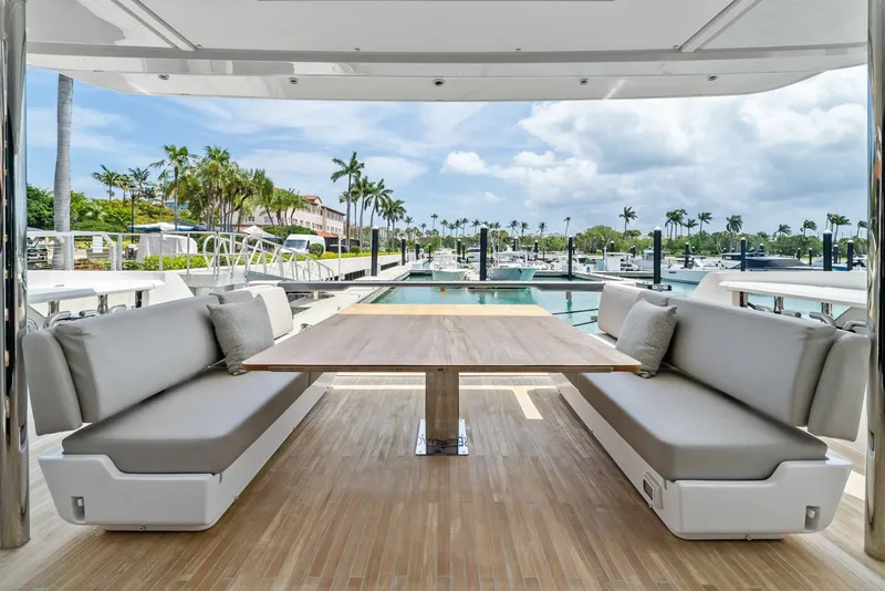 Slide: The Image of Ferretti 860 2023 - 10