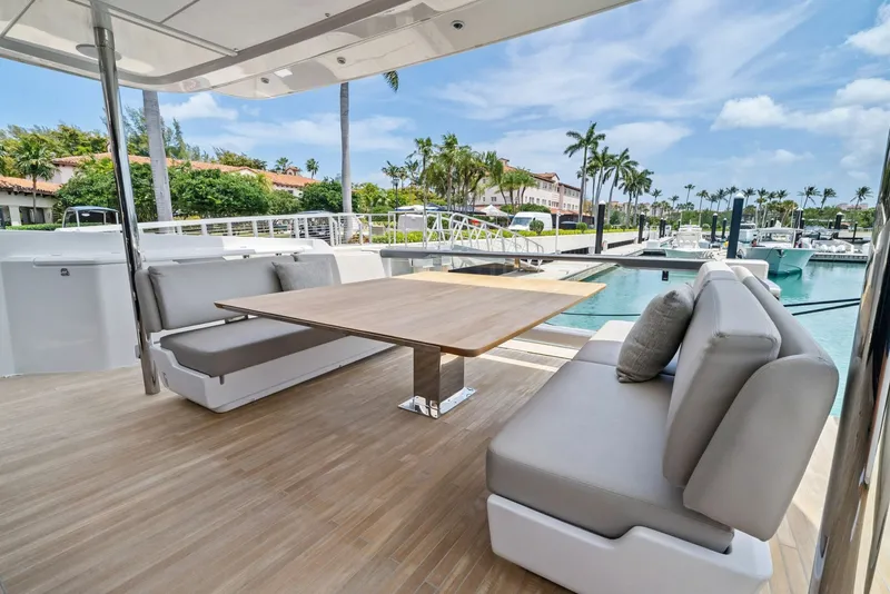 Slide: The Image of Ferretti 860 2023 - 11
