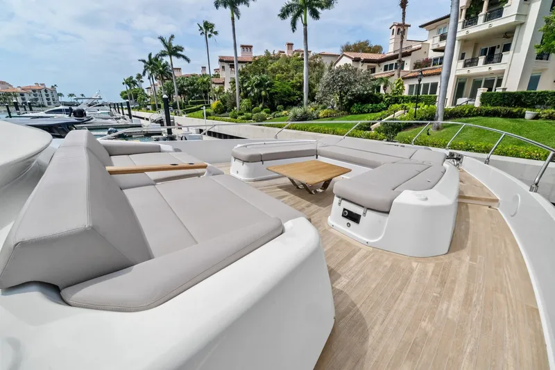 Slide: The Image of Ferretti 860 2023 - 13