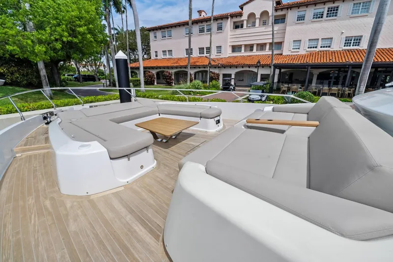 Slide: The Image of Ferretti 860 2023 - 15