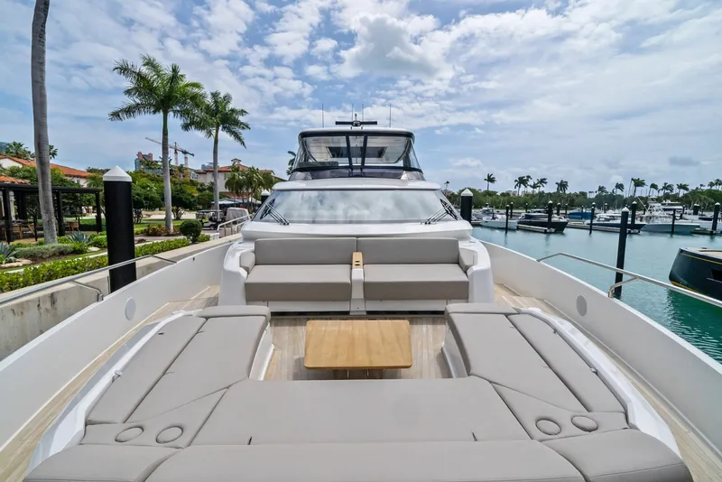 Slide: The Image of Ferretti 860 2023 - 16