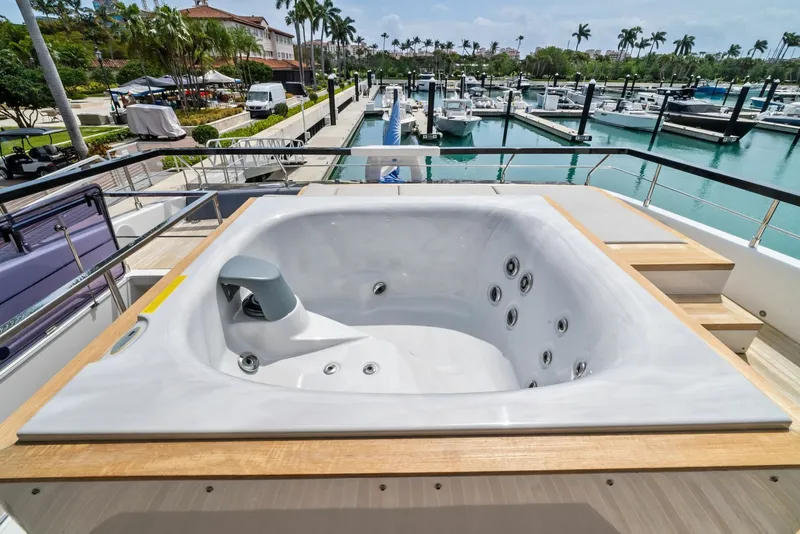 Slide: The Image of Ferretti 860 2023 - 22