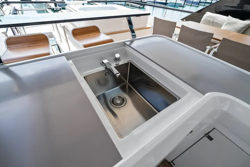 Slide: The Image of Ferretti 860 2023 - 28