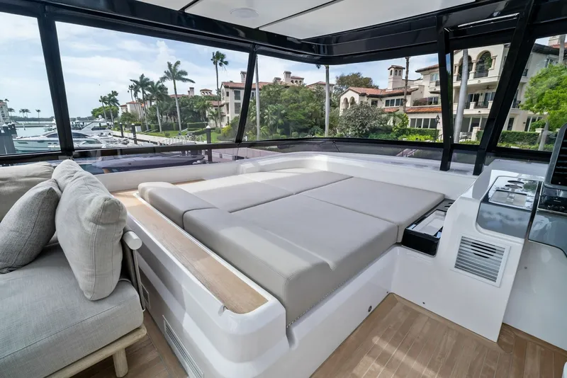 Slide: The Image of Ferretti 860 2023 - 30