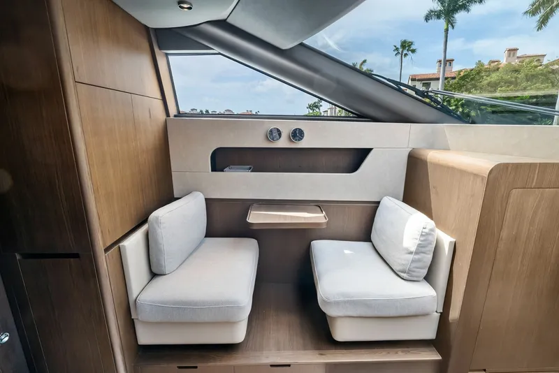 Slide: The Image of Ferretti 860 2023 - 32