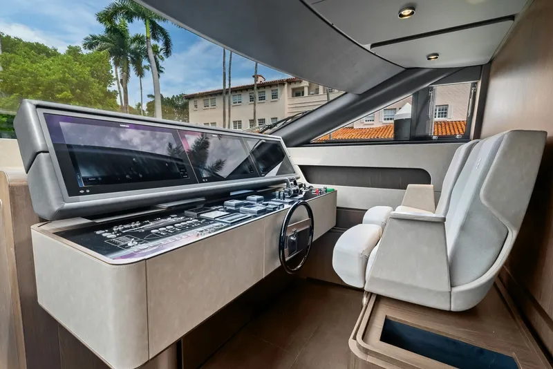 Slide: The Image of Ferretti 860 2023 - 34