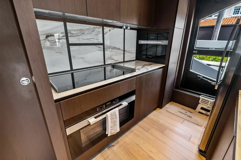 Slide: The Image of Ferretti 860 2023 - 45