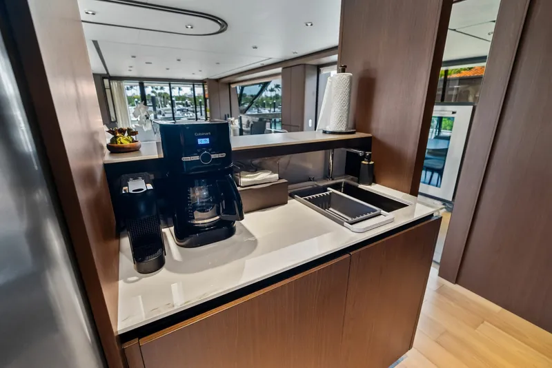 Slide: The Image of Ferretti 860 2023 - 46
