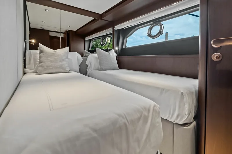 Slide: The Image of Ferretti 860 2023 - 56