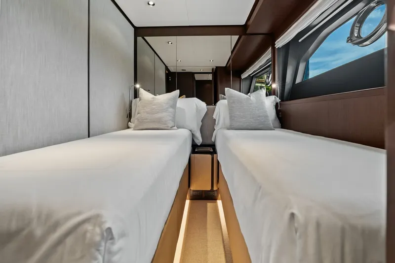 Slide: The Image of Ferretti 860 2023 - 57
