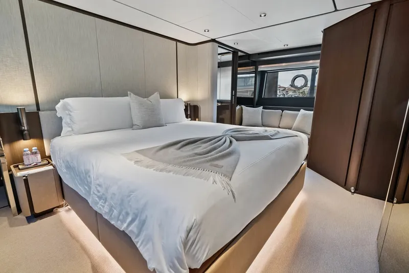Slide: The Image of Ferretti 860 2023 - 64