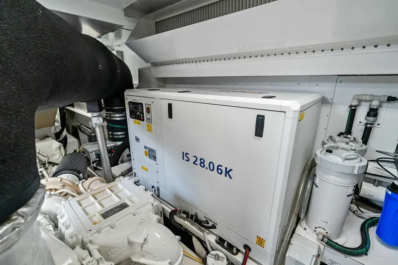 Slide: The Image of Ferretti 860 2023 - 78