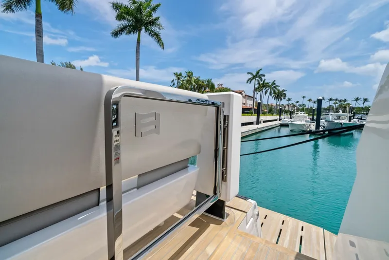 Slide: The Image of Ferretti 860 2023 - 8
