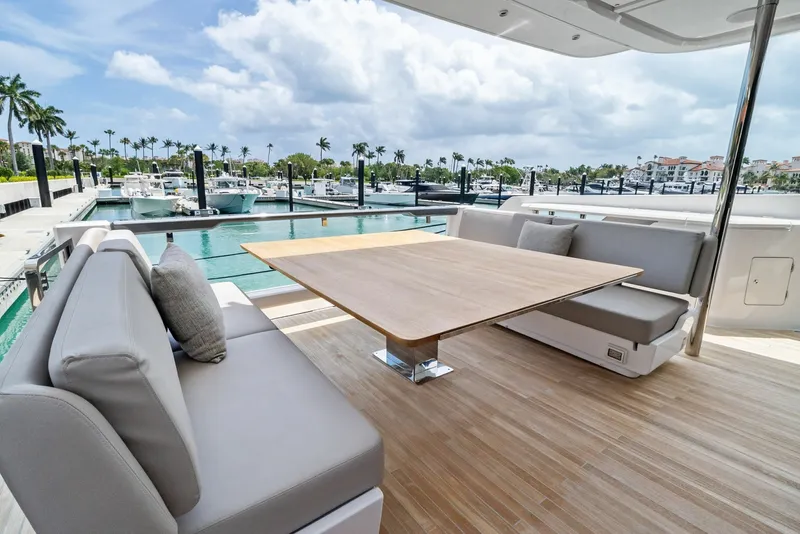 Slide: The Image of Ferretti 860 2023 - 9