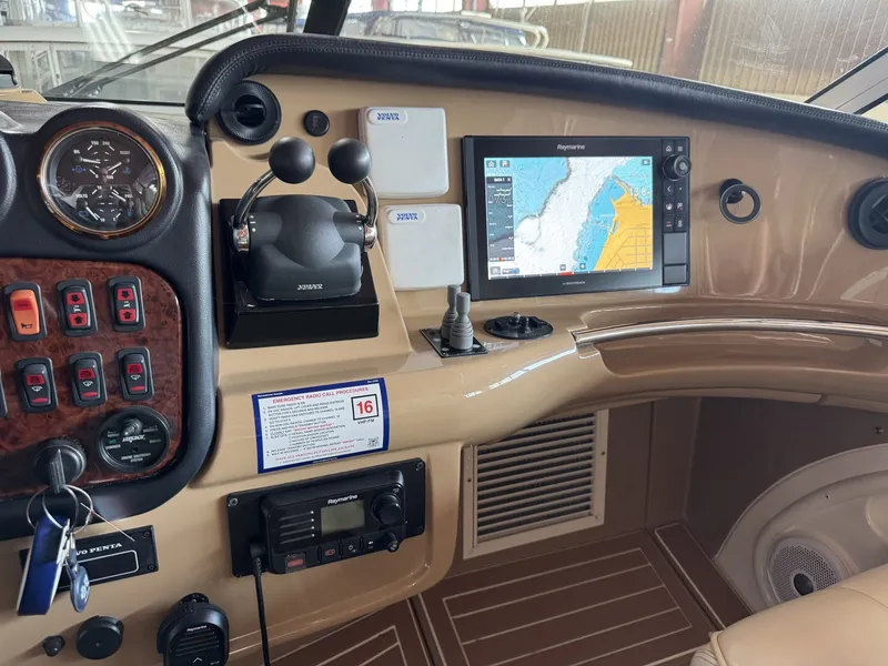Slide: The Image of Carver Yachts 466 Motor Yacht 2004 - 10