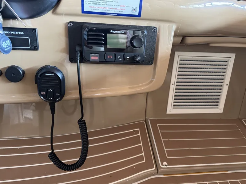 Slide: The Image of Carver Yachts 466 Motor Yacht 2004 - 11
