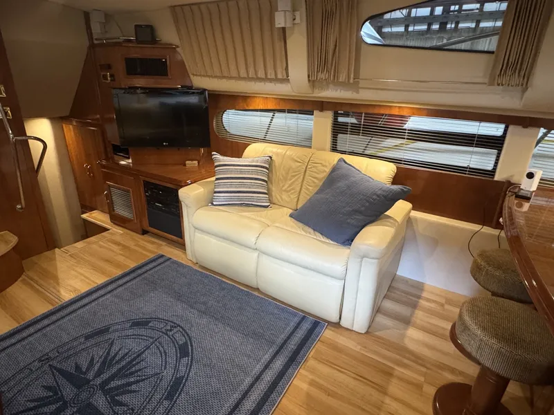 Slide: The Image of Carver Yachts 466 Motor Yacht 2004 - 17