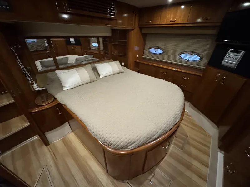 Slide: The Image of Carver Yachts 466 Motor Yacht 2004 - 18