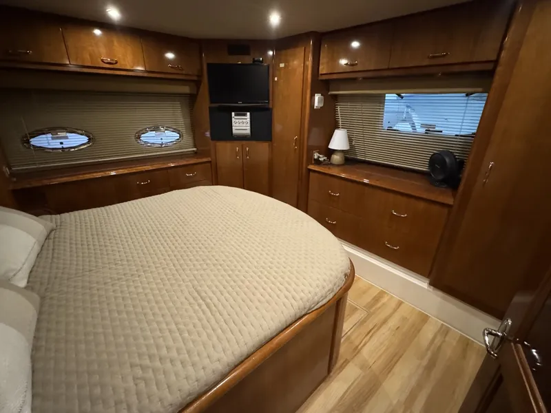 Slide: The Image of Carver Yachts 466 Motor Yacht 2004 - 19
