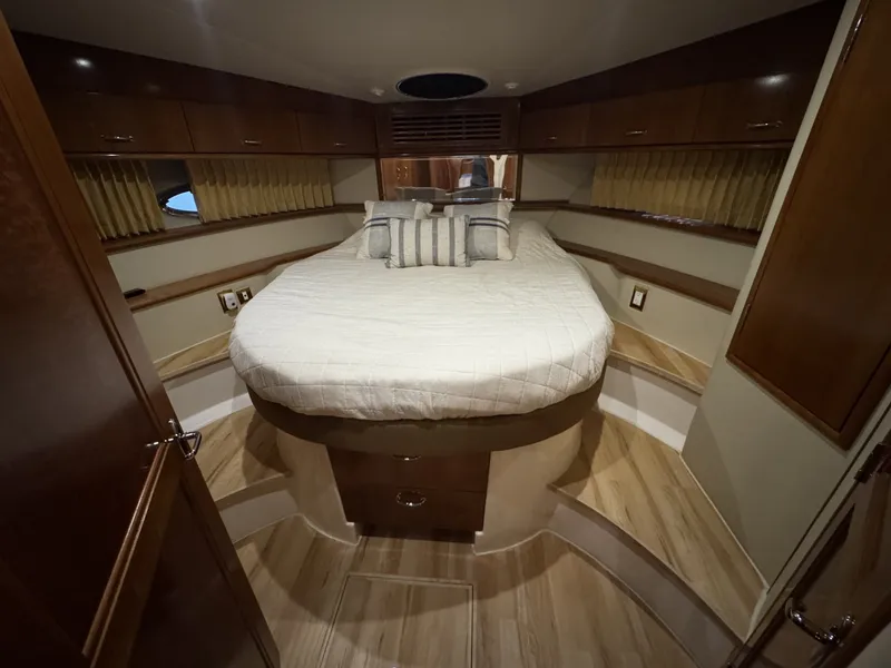 Slide: The Image of Carver Yachts 466 Motor Yacht 2004 - 24
