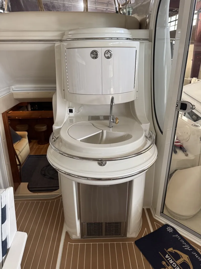 Slide: The Image of Carver Yachts 466 Motor Yacht 2004 - 6