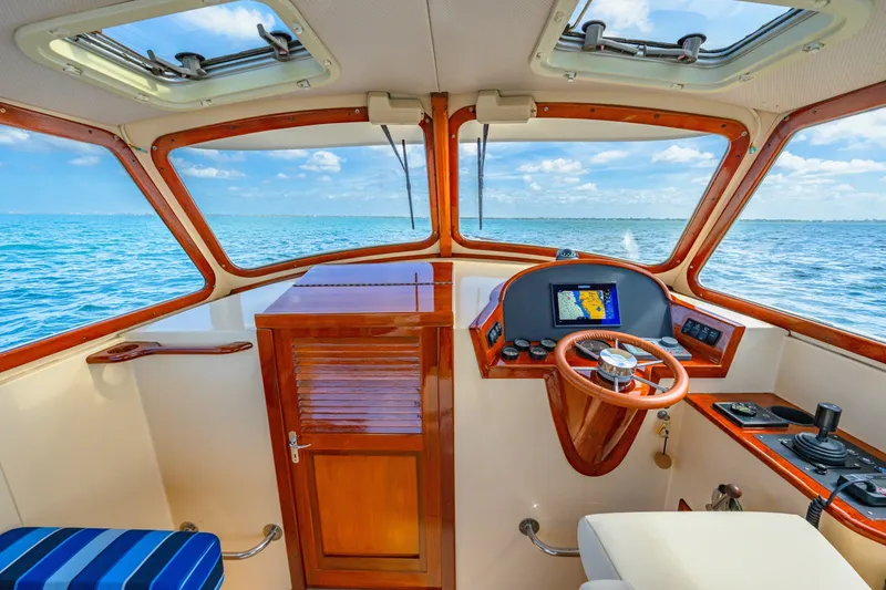 Slide: The Image of Hinckley Yachts Picnic Boat 36 1998 - 25