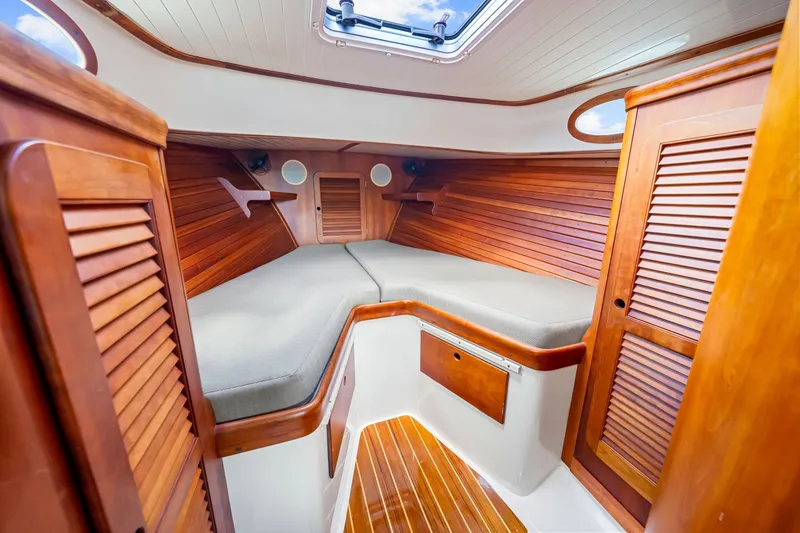 Slide: The Image of Hinckley Yachts Picnic Boat 36 1998 - 7