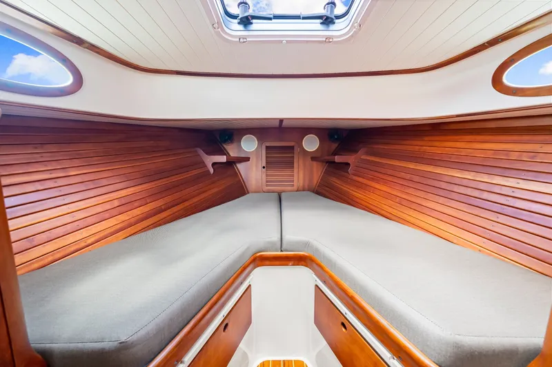 Slide: The Image of Hinckley Yachts Picnic Boat 36 1998 - 8