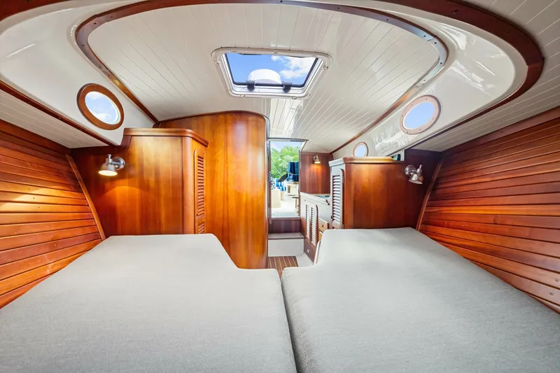 Slide: The Image of Hinckley Yachts Picnic Boat 36 1998 - 9
