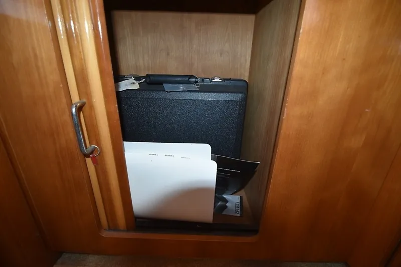 Slide: The Image of Carver Yachts 444 Cockpit Motor Yacht 2001 - 11