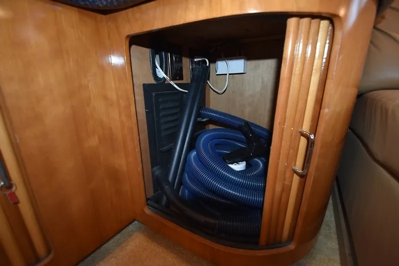 Slide: The Image of Carver Yachts 444 Cockpit Motor Yacht 2001 - 14