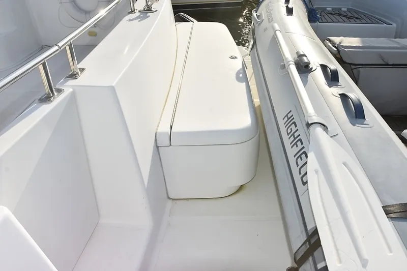Slide: The Image of Carver Yachts 444 Cockpit Motor Yacht 2001 - 5