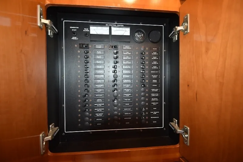 Slide: The Image of Carver Yachts 444 Cockpit Motor Yacht 2001 - 9
