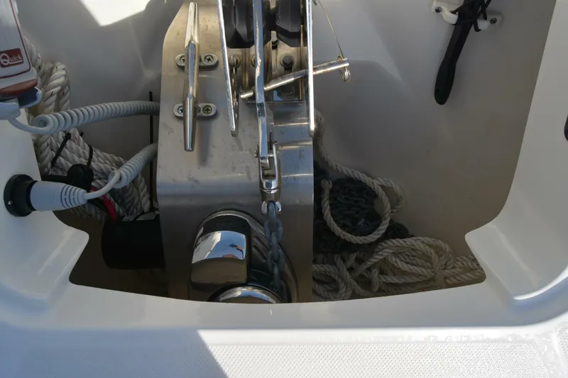 Slide: The Image of Boston Whaler 270 Dauntless 2021 - 15