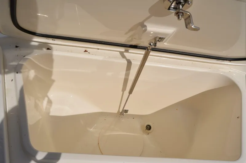 Slide: The Image of Boston Whaler 270 Dauntless 2021 - 27