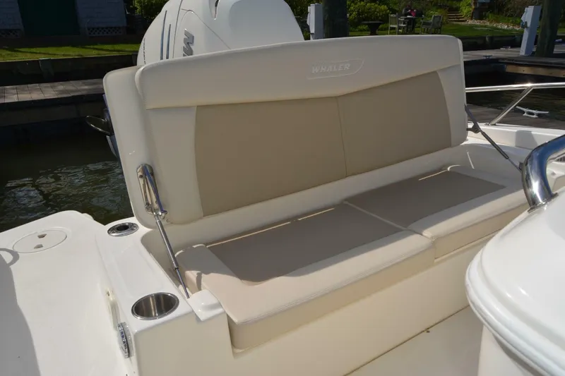 Slide: The Image of Boston Whaler 270 Dauntless 2021 - 37