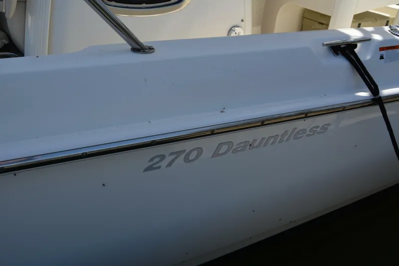 Slide: The Image of Boston Whaler 270 Dauntless 2021 - 5