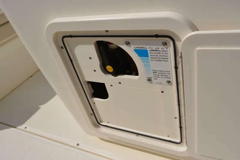 Slide: The Image of Boston Whaler 270 Dauntless 2021 - 54