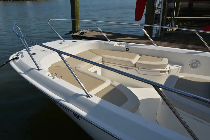Slide: The Image of Boston Whaler 270 Dauntless 2021 - 7