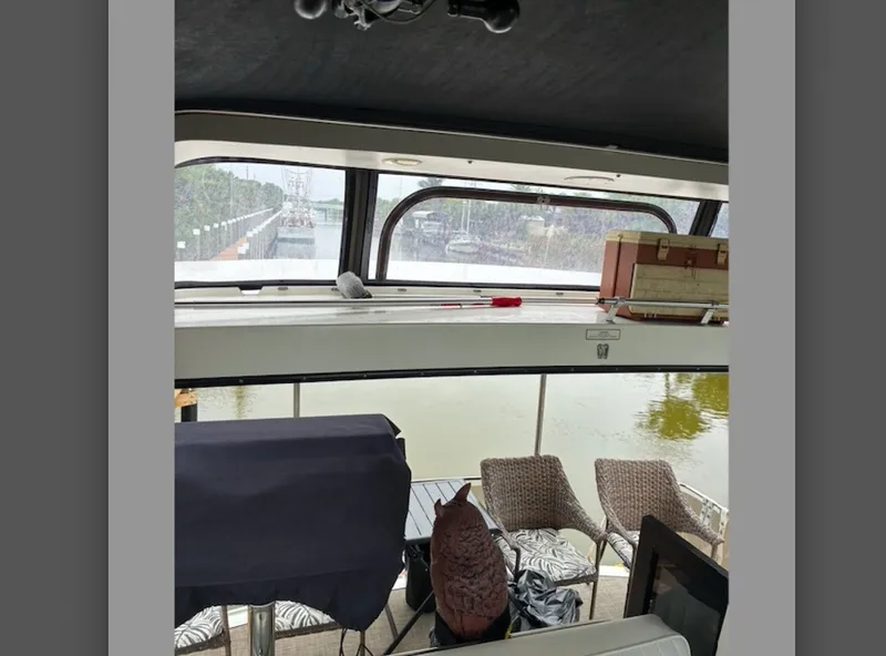 Slide: The Image of Carver Yachts 3807 1989 - 12