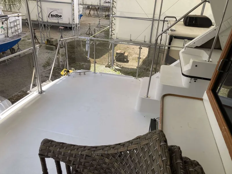 Slide: The Image of Carver Yachts 3807 1989 - 15