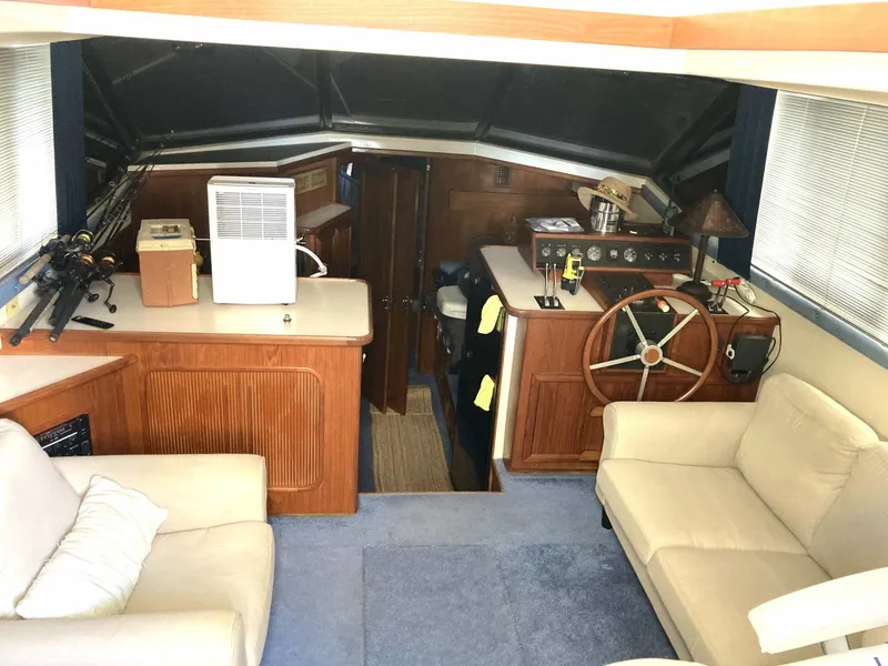 Slide: The Image of Carver Yachts 3807 1989 - 16