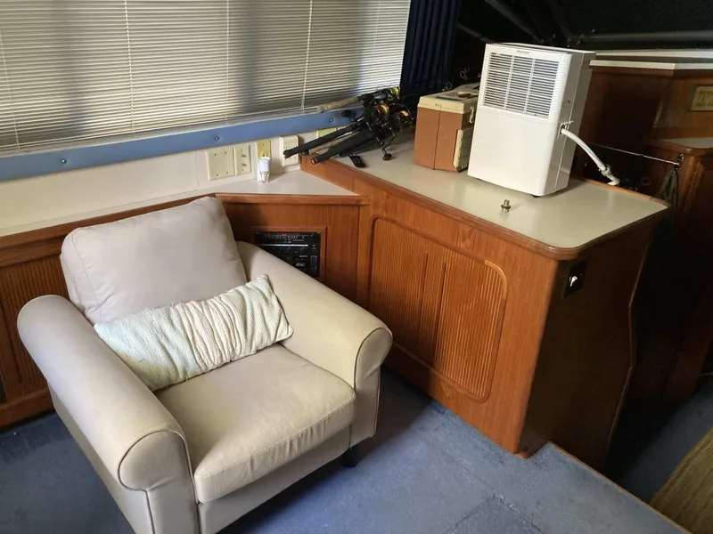 Slide: The Image of Carver Yachts 3807 1989 - 19