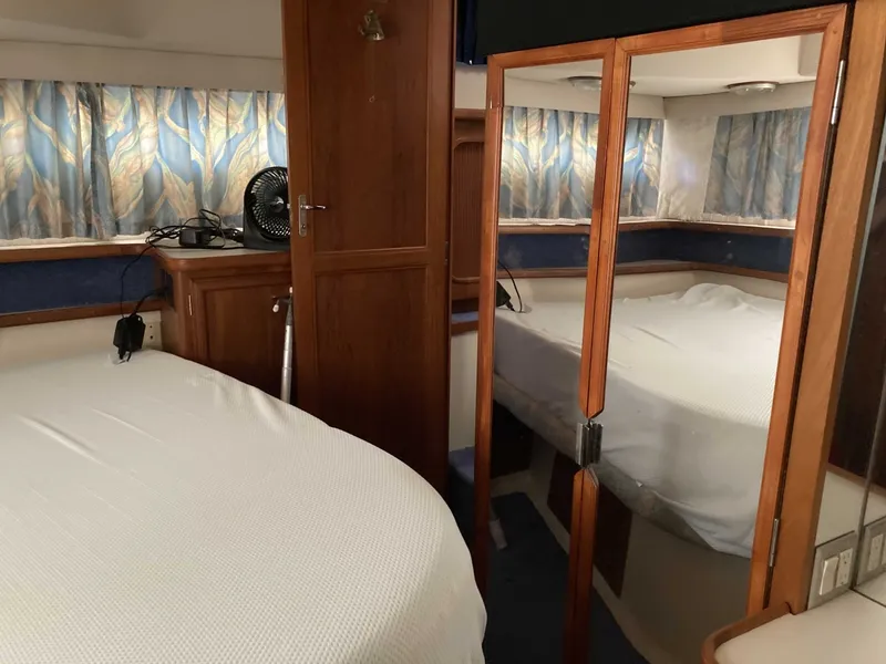 Slide: The Image of Carver Yachts 3807 1989 - 24